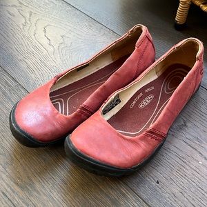 Keen women’s shoes. Great condition. Extremely comfortable and easy to slip on.